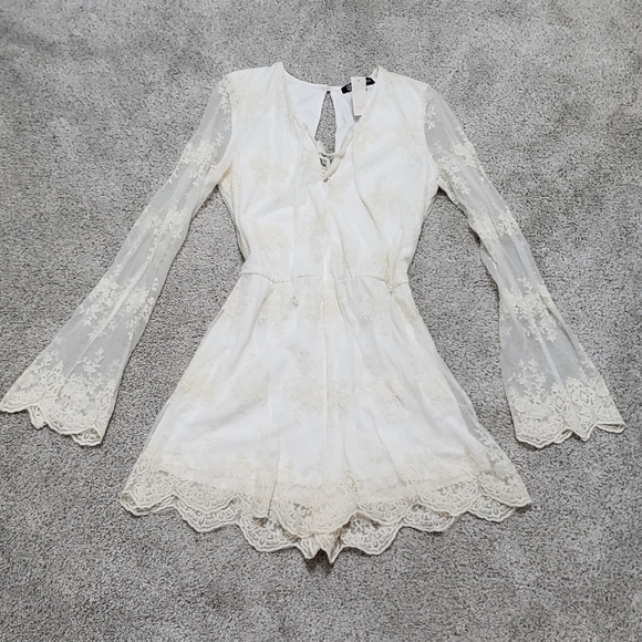 Lace Romper - Picture 2 of 4